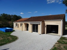 A SAINT JUNIEN PROCHE DU CENTRE VILLE BELLE MAISON DE PLAIN PIED 96 M² HABITABLES SUR UN TERRAIN DE 1502 M² PLAT