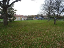 A VERNEUIL SUR VIENNE TERRAIN PLAT AVEC CU DE 700 M²