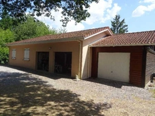 A BOSMIE L'AIGUILLE PROCHE DE LIMOGES TRES BELLE MAISON DE PLAIN PIED 3 CHAMBRES AVEC PISCINE ET DEPENDANCES