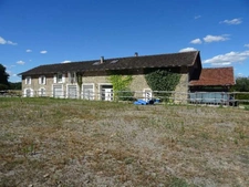 A COUZEIX MAGNIFIQUE LONGERE REFAITE A NEUF DE 364 M² HABITABLES AVEC PISCINE SANS VIS A VIS 5 CHAMBRES ETC...