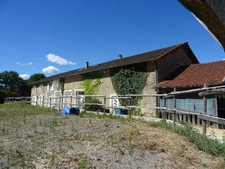 A COUZEIX MAGNIFIQUE LONGERE REFAITE A NEUF DE 364 M² HABITABLES AVEC PISCINE SANS VIS A VIS 5 CHAMBRES ETC...