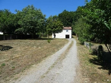SECTEUR SAINT JOUVENT TRES BELLE MAISON REFAITE A NEUF AVEC ISOLATION PAR L'EXTERIEUR 3 CHAMBRE PLUS 1 APPARTEMENT T1