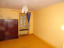 SECTEUR DOURNAZAC DANS UN VILLAGE MAISON 3 CHAMBRES A RENOVER EN TOTALITE AVEC GRANGES NON ATTENANTES