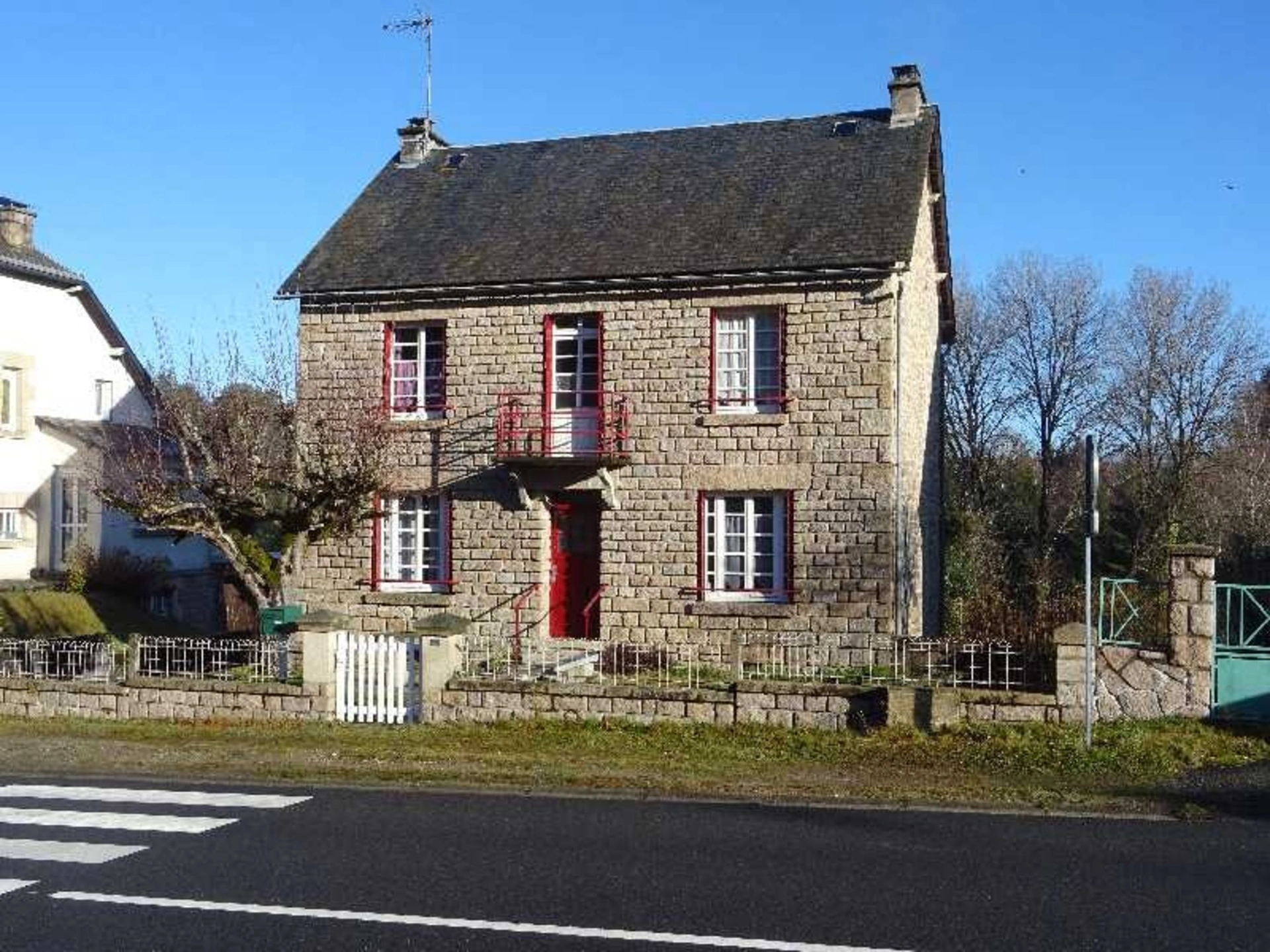 Maison 9 pièces 119 m² · à Bugeat · 119 m² · 130 000 €