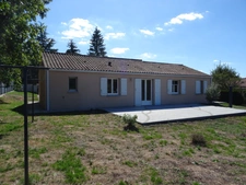 A SAINT JUNIEN PROCHE DU CENTRE VILLE BELLE MAISON DE PLAIN PIED 96 M² HABITABLES SUR UN TERRAIN DE 1502 M² PLAT