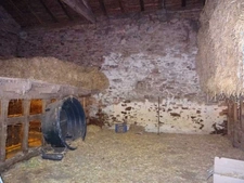 SECTEUR DOURNAZAC ENSEMBLE IMMOBILIER DE DEUX HABITATIONS AVEC DEUX BELLES GRANGES ATTENANTES ET UNE DEPENDANCE AVEC FOUR A PAIN A RENOVER EN TOTALITE