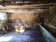 corps de ferme avec dependances sur 1679 m2 a renover entierement 