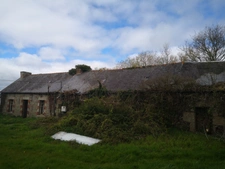 Proche du Château et de l’Étang de Corlay , ensemble en pierre de 200 m² sur 3.35 hectares