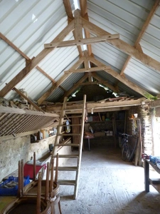 Entre mur de bretagne et Corlay  Corps de ferme en pierre à rénover  sur 8 440 m² de terrain