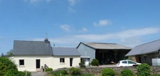 Entre mur de bretagne et Corlay  Corps de ferme en pierre à rénover  sur 8 440 m² de terrain