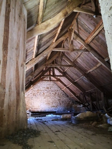 corps de ferme avec dependances sur 1679 m2 a renover entierement 