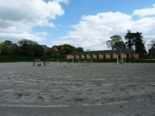 Entre saint Brieuc et Guingamp charmant château début 20e avec écurie professionnelle comprenant 36 boxes sur un parc de 8.5 hectares.