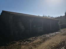  cadre bucolique pour cet authentique corps de ferme en pierre sur 10 hectares  Idéal équestre & agricole 