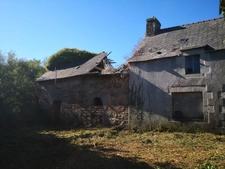 corps de ferme avec dependances sur 1679 m2 a renover entierement 