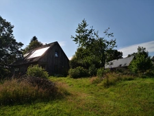 cadre bucolique pour ce domaine compose de 3 maisons sur 15 000 m2 