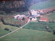 Découvrez ce joli corps de ferme isolé offrant un cadre exceptionnel et un potentiel rare, implanté sur 7,5 hectares de terrains (possibilité d’acquérir environ 12 hectares supplémentaires).