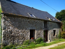 cadre bucolique pour ce domaine compose de 3 maisons sur 15 000 m2 