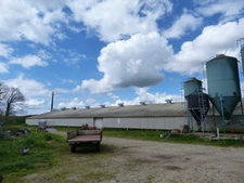 batiments agricoles sur 2.5 hectares 