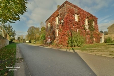 Maison de Maître avec jardin et garage.