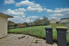 Maison avec jardin à moderniser.