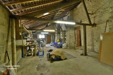 Grande maison familiale avec jardin, garages et beaux volumes, l'ensemble sur 2269 m² de terrain. MOUZON 08210