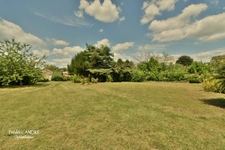 Grande maison familiale avec jardin, garages et beaux volumes, l'ensemble sur 2269 m² de terrain. MOUZON 08210