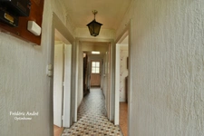 Maison d'habitation à rénover entièrement, composée d'une entrée, cuisine, salle à manger, cellier, remise, wc, garage et cave au rez-de-chaussée. A l'étage...