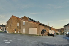 Atelier/Garages à Pouru aux Bois.