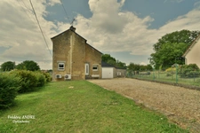 Charmante maison avec jolie vue, située en sortie de commune.