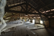 Maison d'habitation à rénover entièrement, composée d'une entrée, cuisine, salle à manger, cellier, remise, wc, garage et cave au rez-de-chaussée. A l'étage...