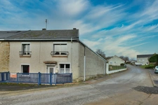 Maison avec jardin à moderniser.