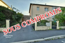 Maison de ville avec jardin et garage, mitoyenne d'un côté, à proximité des toutes les commodités