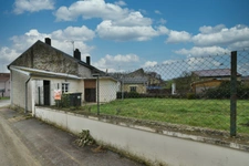 Maison avec jardin à moderniser.