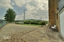 Charmante maison avec jolie vue, située en sortie de commune.