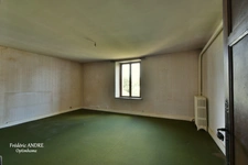 Grande maison familiale avec jardin, garages et beaux volumes, l'ensemble sur 2269 m² de terrain. MOUZON 08210