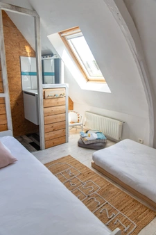 CHAVAGNES EN PAILLERS (85250) - LIEU D'EXCEPTION - ANCIENNE CHAPELLE RENOVEE 6 CHAMBRES SUR 900M² CLOS