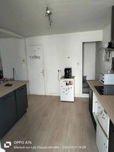 MAREUIL SUR LAY AU COEUR DU VILLAGE ADORABLE MAISON 2 CHAMBRES TOUTE RENOVEE AVEC LOCATAIRE EN PLACE