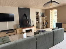 BESSAY (85320) AU CALME CHARMANTE MAISON EN PIERRES RENOVEE 3/4 CHAMBRES AVEC DEPENDANCES ET JARDIN