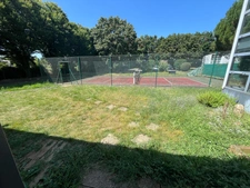 LUCON QUARTIER SUPER U AU CALME MAISON APPARTEMENT MEUBLE 2 CHAMBRES AVEC TERRAIN TENNIS ET JARDINET
