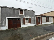 LUCON (85) CENTRE IMMEDIAT ADORABLE MAISON EN PIERRES A RENOVER AVEC DEPENDANCES ET JARDIN A PRIX FOU