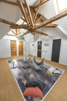 CHAVAGNES EN PAILLERS (85250) - LIEU D'EXCEPTION - ANCIENNE CHAPELLE RENOVEE 6 CHAMBRES SUR 900M² CLOS