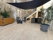 LUCON QUARTIER MARCHE COUVERT ET PISCINE MAISON DE CARACTERE BOURREE DE CHARME AVEC ANNEXES ET PATIO