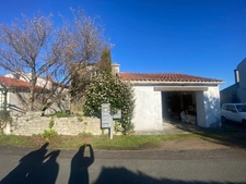 LA CLAYE 85320 15 MIN DES PLAGES ADORABLE MAISON EN PIERRES AVEC DEPENDANCES ET JARDIN CLOS A PRIX FOU