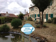 LA TAILLEE 85450 AU CALME ABSOLU MAGNIFIQUE MAISON DE CAMPAGNE RENOVEE AVEC GITE AU BORD DE L'EAU