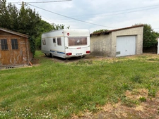 AISNE (85) ADORABLE LONGERE EN PIERRES AVEC MATERIAUX A FINIR DE RENOVER SUR 515M² AVEC DEPENDANCES
