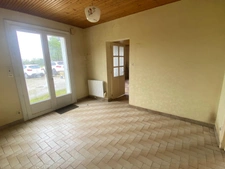 LA CHAPELLE ACHARD 85150 EN RASE CAMPAGNE ADORABLE FERMETTE A RAFRAICHIR AVEC GRANGE ET JARDIN