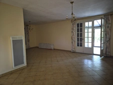 LAIROUX (85) MAISON SUR DEMI SOUS SOL A RENOVER AVEC VERANDA PISCINE ET MAISON D'AMIS SUR PARC CLOS