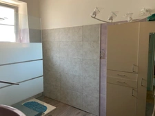 MOUTIERS SUR LAY EN PLEIN COEUR DU BOURG MAISON EN PIERRES RENOVEE 4 CHAMBRES AVEC LOCATAIRE EN PLACE