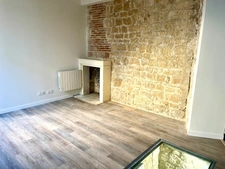 LUCON QUARTIER MARCHE COUVERT CHARMANTE MAISON EN PIERRES RENOVEE DE PLAIN PIED AVEC JARDIN ET CAVE