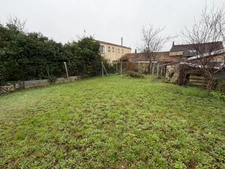 LUCON (85) CENTRE IMMEDIAT ADORABLE MAISON EN PIERRES A RENOVER AVEC DEPENDANCES ET JARDIN A PRIX FOU